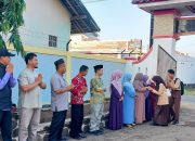 TUMBUHKAN ENERGI POSITIF, GURU MAN 3 GARUT TIAP PAGI SAMBUT SISWA DEPAN GERBANG